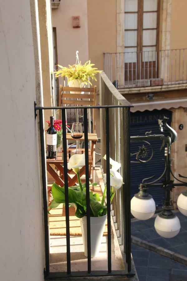 En Plaza Sedassos Centro Historico Tarragona